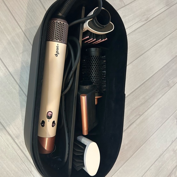 Pink Dyson Airwrap - Picture 4 of 4